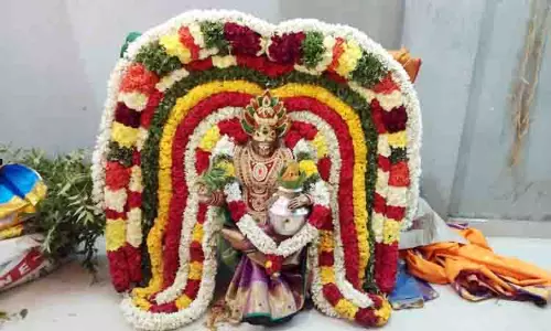 பட்டத்து மாரியம்மன் வீதி உலா பட்டத்து மாரியம்மன் வீதி உலா