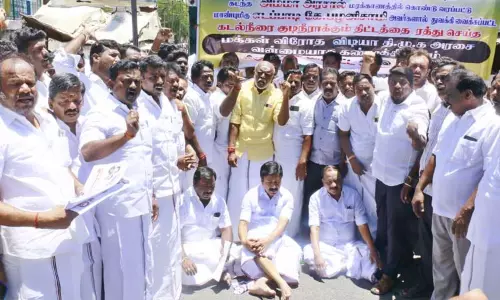 காங்கிரஸ் கட்சியினர் பாதயாத்திரை