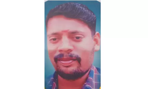 எரியூட்டப்பட்ட உடலை தண்ணீரை ஊற்றி அணைத்து போலீசார் கைப்பற்றியதால் பரபரப்பு எரியூட்டப்பட்ட உடலை தண்ணீரை ஊற்றி அணைத்து போலீசார் கைப்பற்றியதால் பரபரப்பு