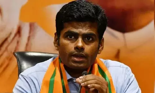 அமைச்சர் கார் மீது காலணி வீசிய சம்பவம் நடந்திருக்கக் கூடாது - அண்ணாமலை அமைச்சர் கார் மீது காலணி வீசிய சம்பவம் நடந்திருக்கக் கூடாது - அண்ணாமலை