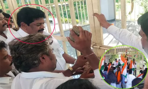 பாரதமாதா கோவில் பூட்டை உடைத்து அத்துமீறி நுழைந்த சம்பவம்: பாஜக மாநில துணைத்தலைவர் கைது பாரதமாதா கோவில் பூட்டை உடைத்து அத்துமீறி நுழைந்த சம்பவம்: பாஜக மாநில துணைத்தலைவர் கைது