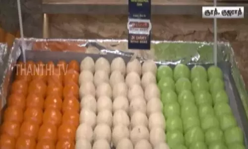 இனிப்பு பண்டங்களில் மூவர்ண நிறங்கள்... ராணுவ வீரர்களுக்கு 50 சதவீத சலுகை கொடுத்து அசத்தல்.!