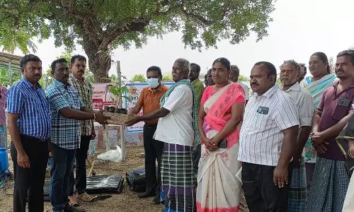 மேல்சாத்தம்பூர், இருட்டனை கிராமங்களில் உழவர்நலத்துறை திட்டப்பணிகளை அதிகாரி ஆய்வு மேல்சாத்தம்பூர், இருட்டனை கிராமங்களில் உழவர்நலத்துறை திட்டப்பணிகளை அதிகாரி ஆய்வு
