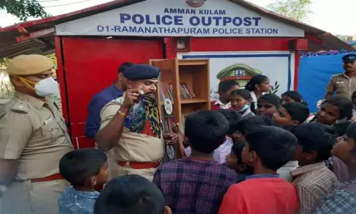 கோவை மாநகர பகுதியில் வீதிகள்தோறும் நூலகம் திறக்கும் திட்டம்- போலீஸ் கமிஷனர் தொடங்கி வைத்தார்