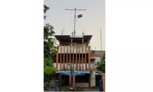 1-ம் எண் புயல் எச்சரிக்கை கூண்டு ஏற்றப்பட்டது