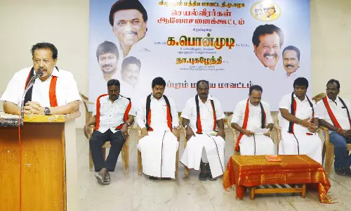 தி.மு.க. அரசின் திட்டங்கள் குறித்து மக்களிடம் விழிப்புணர்வு ஏற்படுத்த வேண்டும் தி.மு.க. அரசின் திட்டங்கள் குறித்து மக்களிடம் விழிப்புணர்வு ஏற்படுத்த வேண்டும்