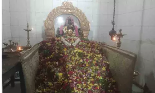 முத்துமாரியம்மனுக்கு பூச்சொரிதல் விழா