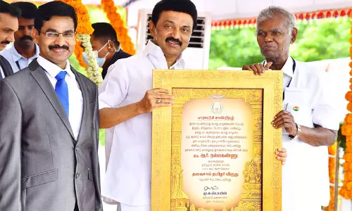 பல்வேறு துறைகளில் சிறப்பான செயல்பாடு...!  விருதுகள் வழங்கி கவுரவித்தார் முதல்-அமைச்சர் மு.க.ஸ்டாலின்