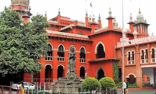 குடும்ப ஓய்வூதியம் கேட்டு தியாகியின் மகள் கொடுத்த மனுவை பரிசீலிக்க வேண்டும் -  சென்னை ஐகோர்ட்டு