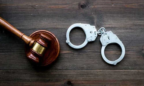 வீட்டில் தூக்குப்போட்டு பெண் தற்கொலை கணவர் உள்பட 4 பேர் கைது வீட்டில் தூக்குப்போட்டு பெண் தற்கொலை கணவர் உள்பட 4 பேர் கைது