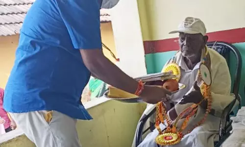 சுதந்திர போராட்ட தியாகிகளுக்கு மரியாதை சுதந்திர போராட்ட தியாகிகளுக்கு மரியாதை