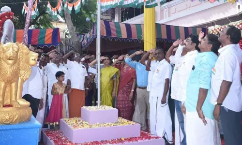 சுதந்திர தின விழா கொண்டாட்டம் சுதந்திர தின விழா கொண்டாட்டம்