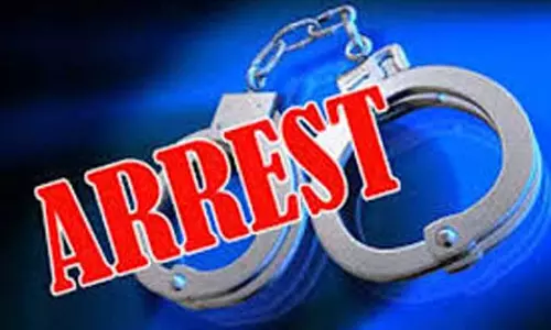 கஞ்சா விற்ற மூதாட்டி உள்பட 2 பேர் கைது கஞ்சா விற்ற மூதாட்டி உள்பட 2 பேர் கைது