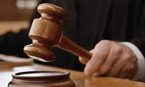 கத்தியைக் காட்டி மிரட்டிய தம்பதி மீது வழக்கு கத்தியைக் காட்டி மிரட்டிய தம்பதி மீது வழக்கு