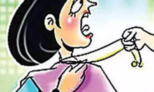 பெண்ணிடம் நகை பறிப்பு