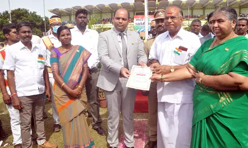 சுதந்திர தின விழாவில் 313 பேருக்கு கலெக்டர் பாராட்டு சான்றிதழ் வழங்கினார்