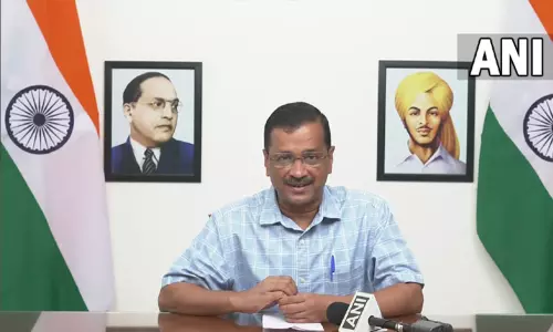 அரசியலை ஒதுக்கி வைத்து விட்டு, எங்கள் சேவைகளை பாருங்கள்:  மத்திய அரசுக்கு கெஜ்ரிவால் வேண்டுகோள்