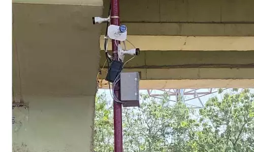 திருச்சி மன்னார்புரம் சர்வீஸ் ரோட்டில் நவீன கேமராக்கள்