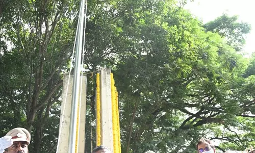 கீழுர் நினைவிடத்தில் சபாநாயகர், அமைச்சர் மரியாதை