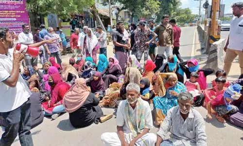 குடிநீர் வழங்கக்கோரி பொதுமக்கள் சாலை மறியல்