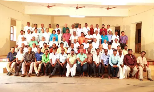 முன்னாள் மாணவர்கள் சந்திப்பு