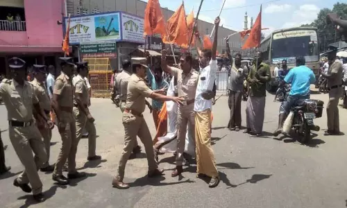 சங்கரன்கோவிலில் இந்து முன்னணியினர் போராட்டம்