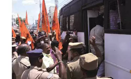 சாலை மறியலில் ஈடுபட முயன்ற இந்து முன்னணியினர் 20 பேர் கைது சாலை மறியலில் ஈடுபட முயன்ற இந்து முன்னணியினர் 20 பேர் கைது