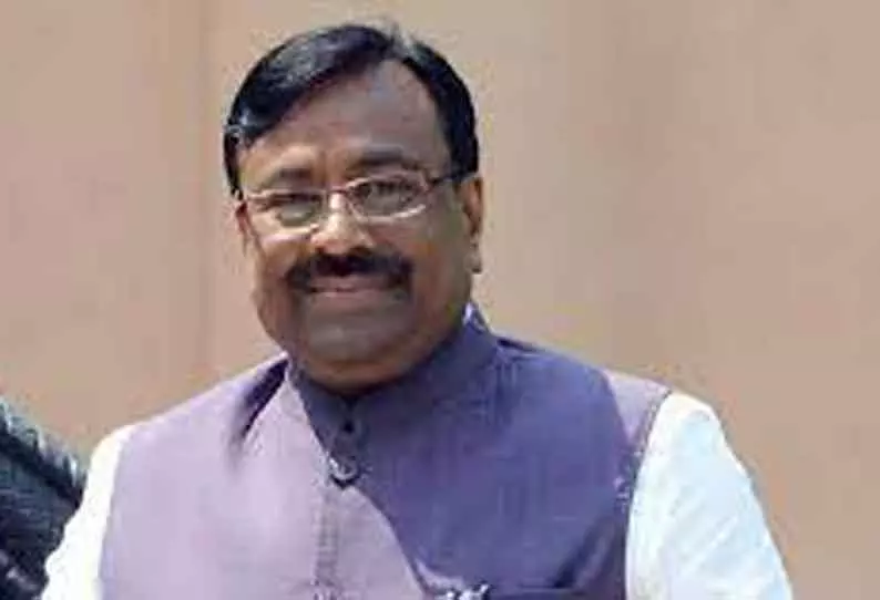 அரசு ஊழியர்கள் போனில் வந்தே மாதரம் என கூறுவது கட்டாயமில்லை- சுதீர் முங்கண்டிவார் விளக்கம் அரசு ஊழியர்கள் போனில் வந்தே மாதரம் என கூறுவது கட்டாயமில்லை- சுதீர் முங்கண்டிவார் விளக்கம்