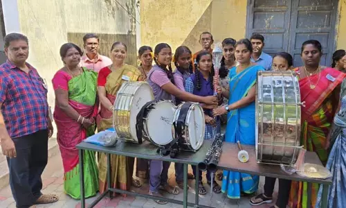 கோவில்பட்டி அரசு மகளிர் பள்ளிக்கு இசைக்கருவிகள்