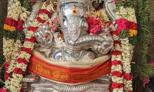 ஆவணி மாத பிறப்பையொட்டி பழனி முருகன் கோவிலில் சிறப்பு வழிபாடு