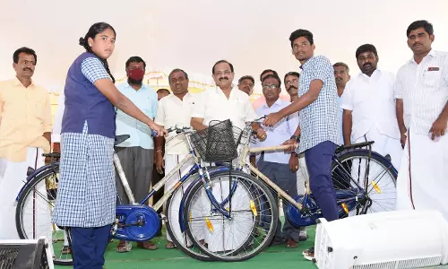 பள்ளிகளில் தரமான கல்வி வழங்குவதே தி.மு.க. அரசின் இலக்கு; அமைச்சர் அர.சக்கரபாணி பேச்சு பள்ளிகளில் தரமான கல்வி வழங்குவதே தி.மு.க. அரசின் இலக்கு; அமைச்சர் அர.சக்கரபாணி பேச்சு