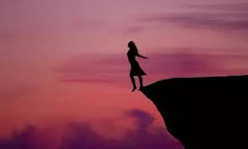 ஆப்பக்கூடல் அருகே  கிணற்றில் குதித்து பெண் தற்கொலை