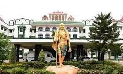 ஊரக வளர்ச்சி துறை செயலாளர்-  ராமநாதபுரம் கலெக்டர் நேரில் ஆஜர்