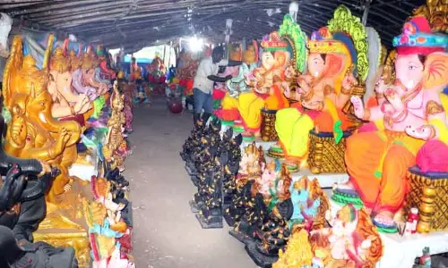 விநாயகர் சிலைகள் தயாரிக்கும் பணி தீவிரம் விநாயகர் சிலைகள் தயாரிக்கும் பணி தீவிரம்