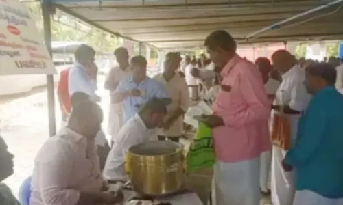 புதுக்கோட்டை: 31 பேர் இணைந்து நடத்திய மொய் விருந்தில் ரூ.15 கோடி வசூல் - ஒருவர் மட்டும் 2.50 கோடி மொய் வைத்து அசத்தல்....!