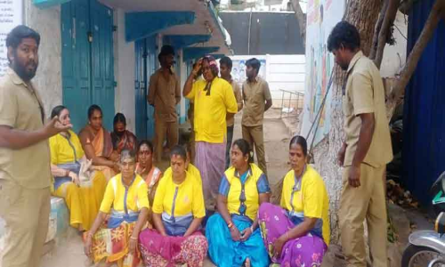 தூய்மை பணியாளர்கள் காத்திருப்பு போராட்டம்