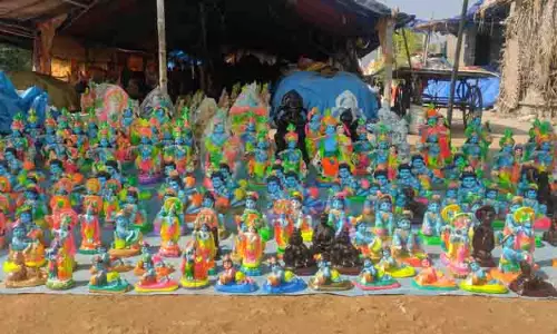 கரூரில், கிருஷ்ணர் சிலைகள் விற்பனை மும்முரம்