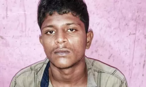 கால் முறிவுக்கு சிகிச்சை பெற்று வந்த வாலிபர், மதுரை ஆஸ்பத்திரியில் இருந்து தப்பி ஓட்டம் கால் முறிவுக்கு சிகிச்சை பெற்று வந்த வாலிபர், மதுரை ஆஸ்பத்திரியில் இருந்து தப்பி ஓட்டம்