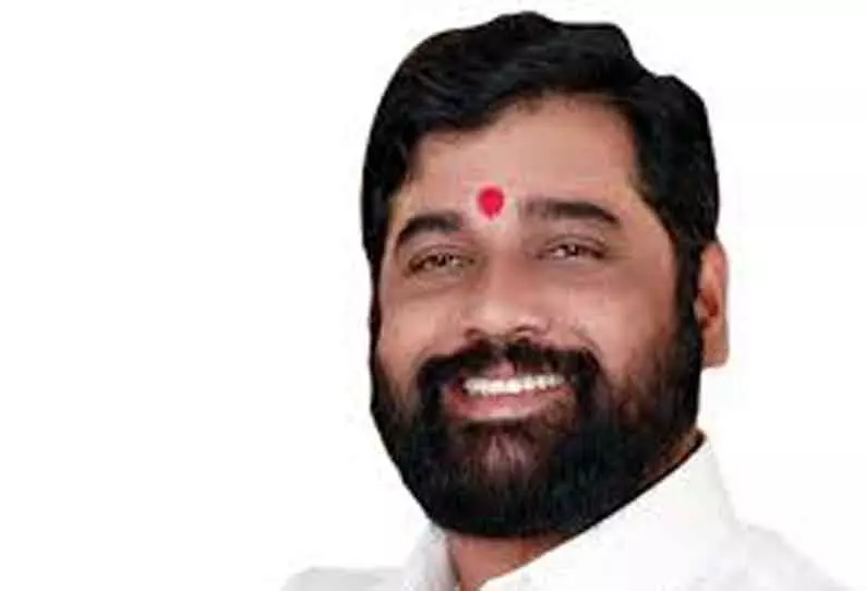 மராட்டியத்தில் விசித்திரம்: ஒரே கட்சியில் ஒருவர் முதல்-மந்திரி, மற்றொருவர் எதிர்க்கட்சி தலைவர் மராட்டியத்தில் விசித்திரம்: ஒரே கட்சியில் ஒருவர் முதல்-மந்திரி, மற்றொருவர் எதிர்க்கட்சி தலைவர்