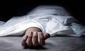 கடலில் கட்டுமரம் கவிழ்ந்து மீனவர் சாவு கடலில் கட்டுமரம் கவிழ்ந்து மீனவர் சாவு