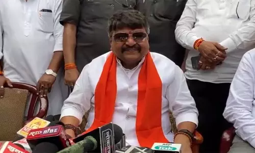 காதலனை அடிக்கடி மாற்றும் வெளிநாட்டு பெண்ணை போன்றவர் நிதிஷ்குமார் - பாஜக நிர்வாகி சர்ச்சை கருத்து காதலனை அடிக்கடி மாற்றும் வெளிநாட்டு பெண்ணை போன்றவர் நிதிஷ்குமார் - பாஜக நிர்வாகி சர்ச்சை கருத்து