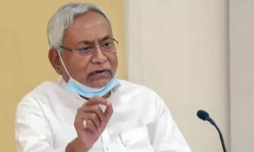 பீகார் முதல் மந்திரி நிதிஷ்குமார் பயணித்த ஹெலிகாப்டர் அவசரமாக தரையிறக்கம் பீகார் முதல் மந்திரி நிதிஷ்குமார் பயணித்த ஹெலிகாப்டர் அவசரமாக தரையிறக்கம்