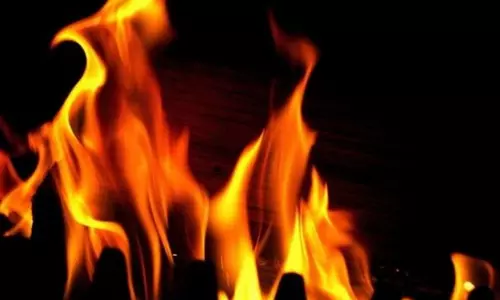 ஆந்திர மாநிலம் காக்கிநாடாவில் உள்ள சர்க்கரை ஆலையில் தீ விபத்து - இருவர் பலி ஆந்திர மாநிலம் காக்கிநாடாவில் உள்ள சர்க்கரை ஆலையில் தீ விபத்து - இருவர் பலி