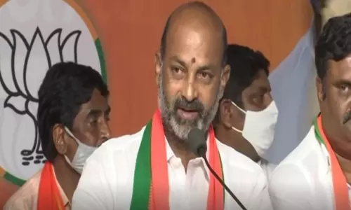 பகவத் கீதையை அவமதிப்பவர்கள் தாக்குதலில் இருந்து தப்ப முடியாது- தெலுங்கானா பா.ஜ.க தலைவர் எச்சரிக்கை பகவத் கீதையை அவமதிப்பவர்கள் தாக்குதலில் இருந்து தப்ப முடியாது- தெலுங்கானா பா.ஜ.க தலைவர் எச்சரிக்கை