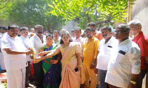 ரூ.19.98 லட்சத்தில் புதிய நூலகம், ரேஷன் கடைக்கு அடிக்கல் நாட்டு விழா