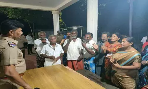 திசையன்விளை போலீஸ் நிலையம் முற்றுகை