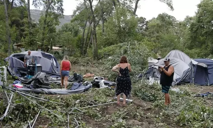 ஐரோப்பிய நாடுகளை புரட்டிப்போட்ட பயங்கர புயல்கள் சிறுவர்கள் உள்பட 13 பேர் பலி ஐரோப்பிய நாடுகளை புரட்டிப்போட்ட பயங்கர புயல்கள் சிறுவர்கள் உள்பட 13 பேர் பலி