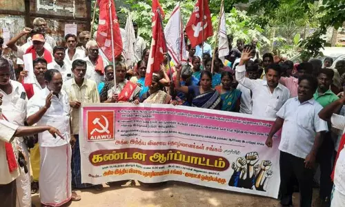 விவசாய தொழிலாளர்கள் ஆர்ப்பாட்டம்