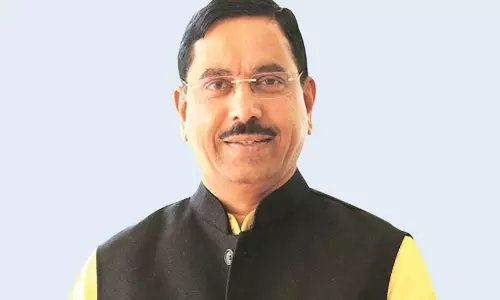 தேசத்துரோகிகளுக்கு ஆதரவாக சித்தராமையா செயல்படுகிறார்; மத்திய மந்திரி பிரகலாத் ஜோஷி குற்றச்சாட்டு தேசத்துரோகிகளுக்கு ஆதரவாக சித்தராமையா செயல்படுகிறார்; மத்திய மந்திரி பிரகலாத் ஜோஷி குற்றச்சாட்டு