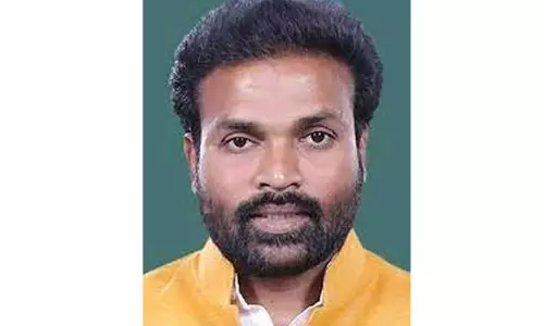 என்னை மீண்டும் வெற்றி பெற செய்யுங்கள்; கிராம மக்களிடம் மந்திரி ஸ்ரீராமுலு வேண்டுகோள் என்னை மீண்டும் வெற்றி பெற செய்யுங்கள்; கிராம மக்களிடம் மந்திரி ஸ்ரீராமுலு வேண்டுகோள்